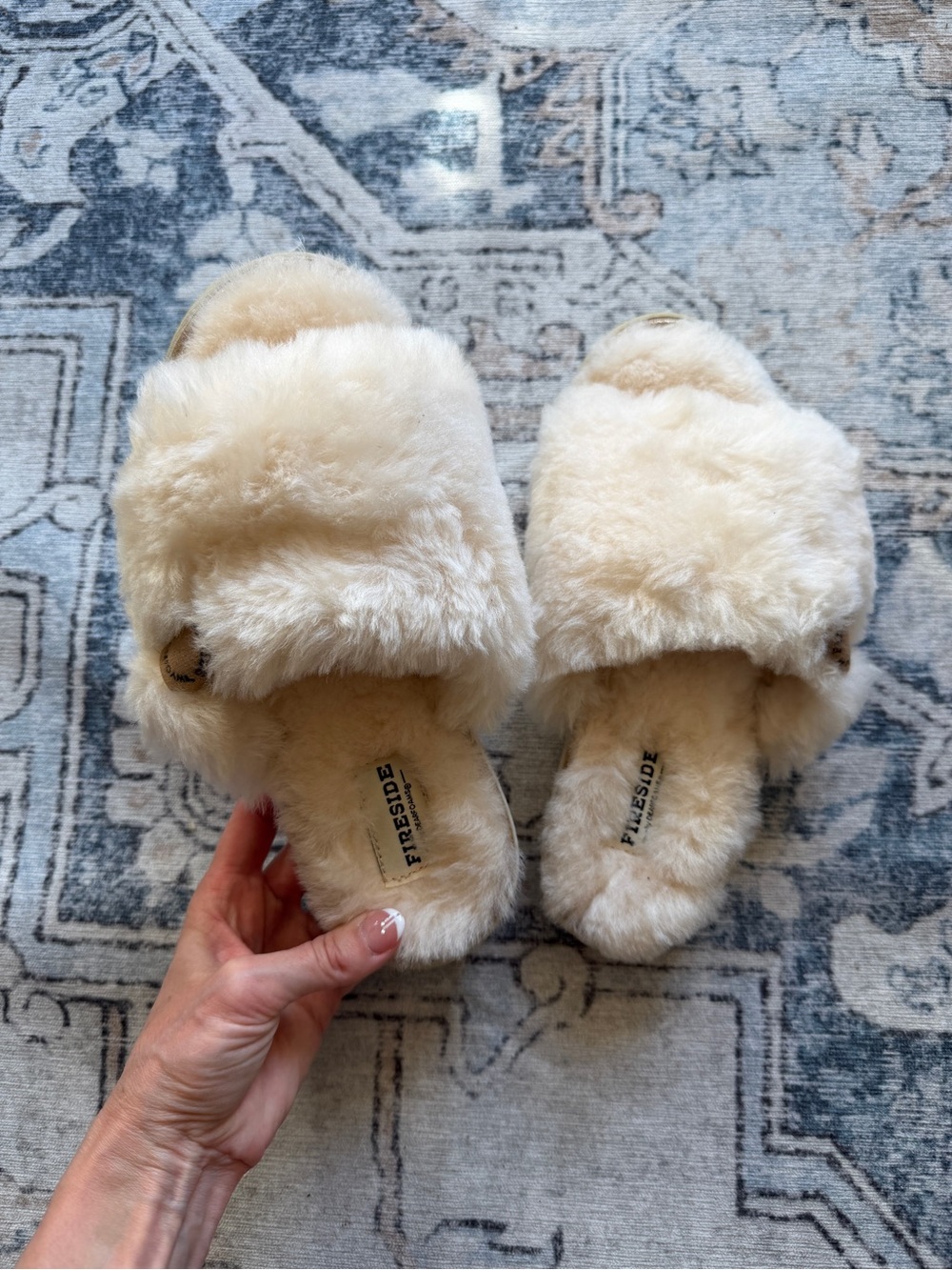 Dearfoams Women's Fireside Cairns Shearling Easy on/Off Slide Sandal Slipper